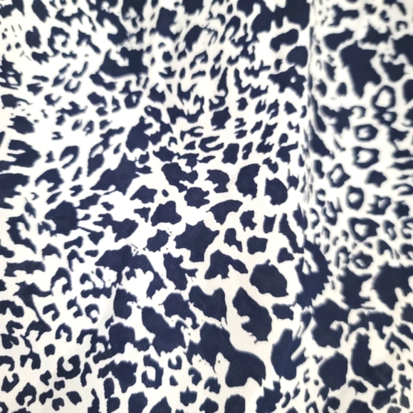 *NWT* Carolina Belle Black And White animal Print, V-neck Chiffon Blouse, Sz XS - Picture 4 of 5